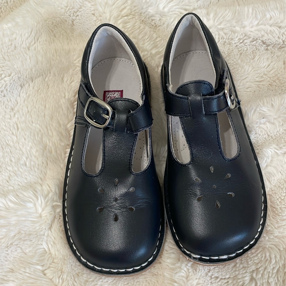 Navy L’Amour shoes. Girls size 1. Perfect condition